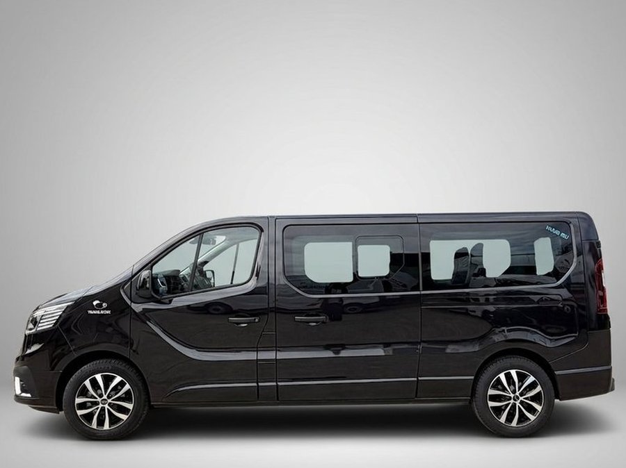 Minibus 8+1 personen met dakkoffer van Trans.Boxx